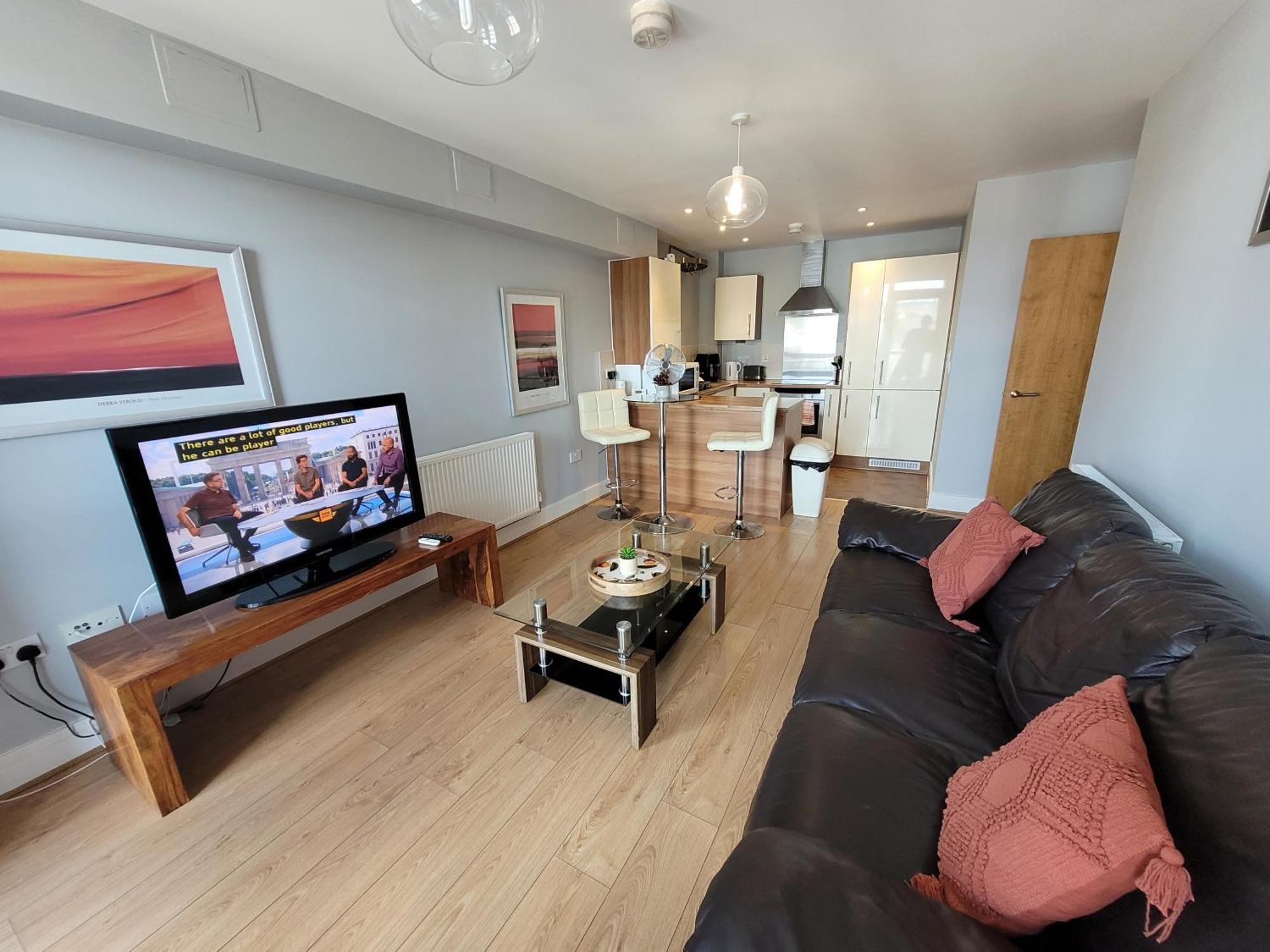 Lesley Court- A Lovely Spacious 2 Bedroom Apartment By Catchpole Stays Chelmsford Buitenkant foto