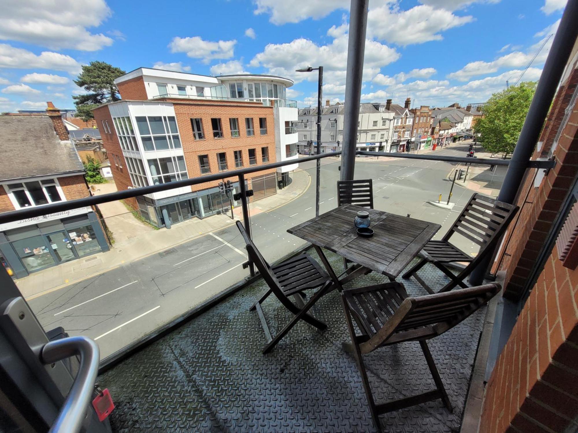 Lesley Court- A Lovely Spacious 2 Bedroom Apartment By Catchpole Stays Chelmsford Buitenkant foto