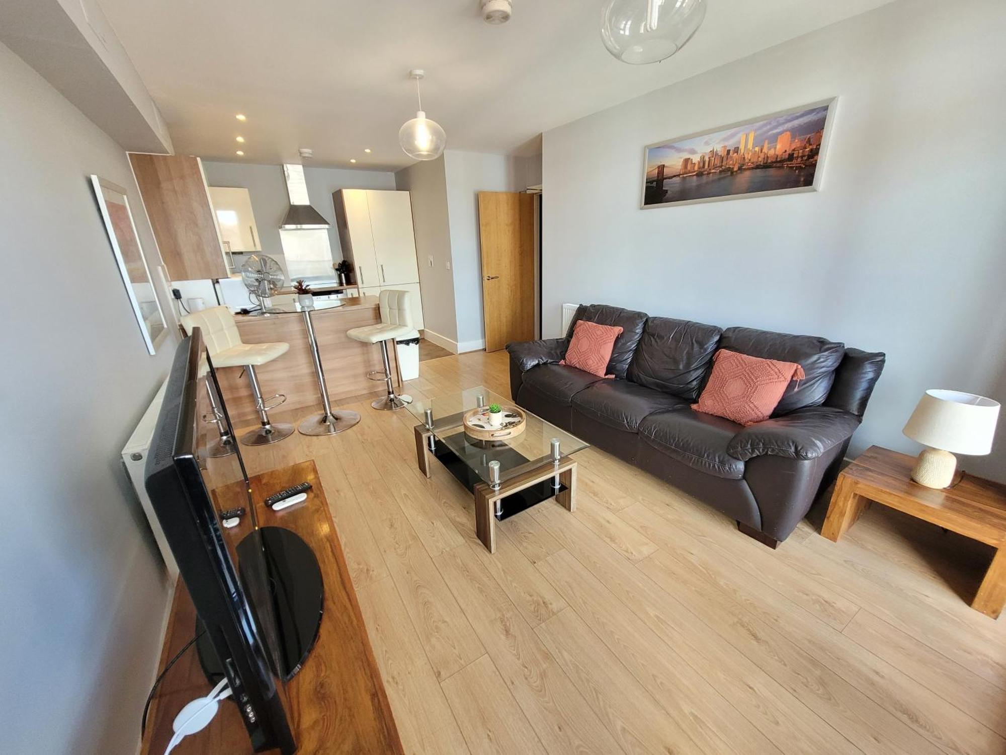 Lesley Court- A Lovely Spacious 2 Bedroom Apartment By Catchpole Stays Chelmsford Buitenkant foto