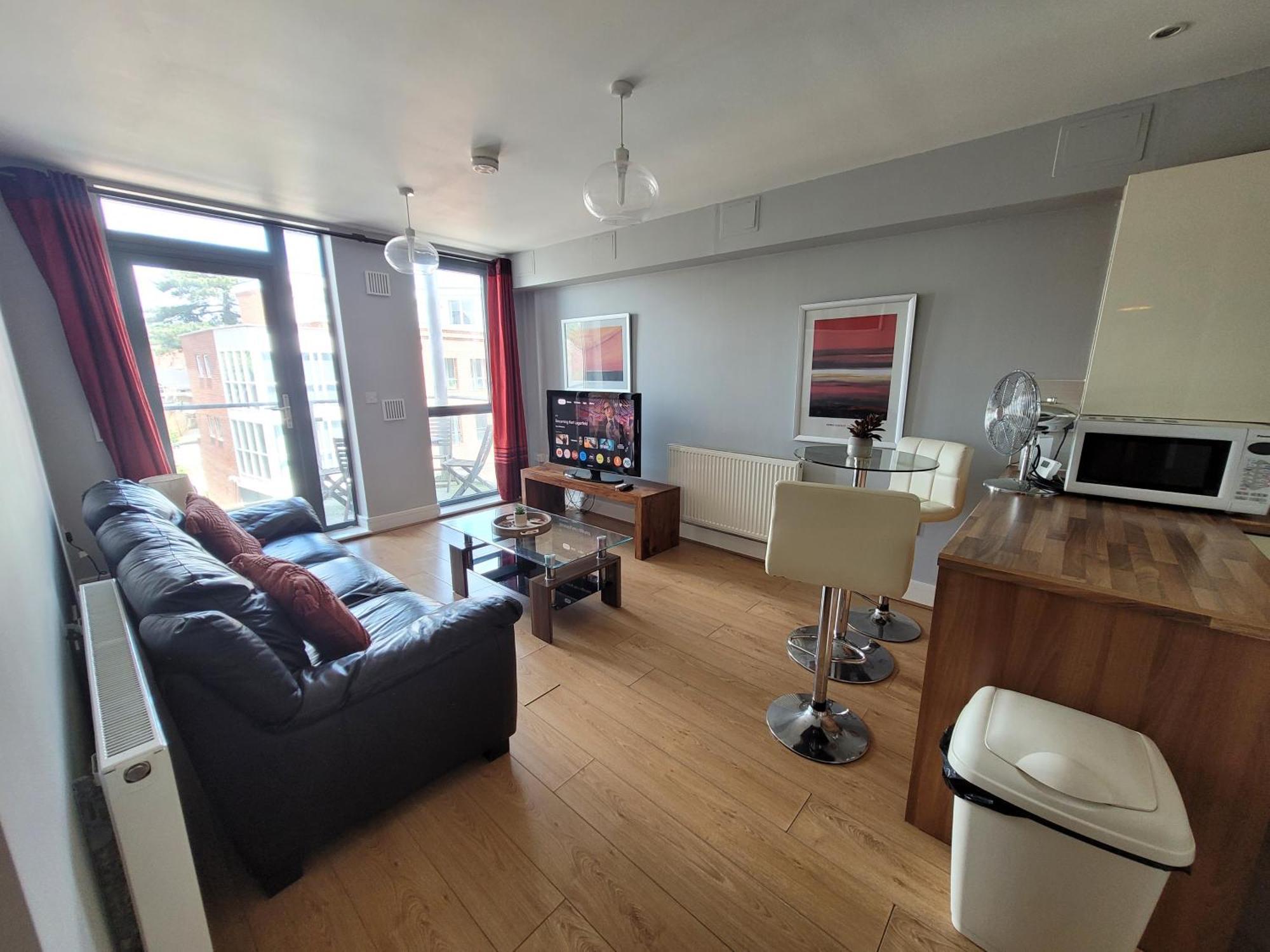 Lesley Court- A Lovely Spacious 2 Bedroom Apartment By Catchpole Stays Chelmsford Buitenkant foto
