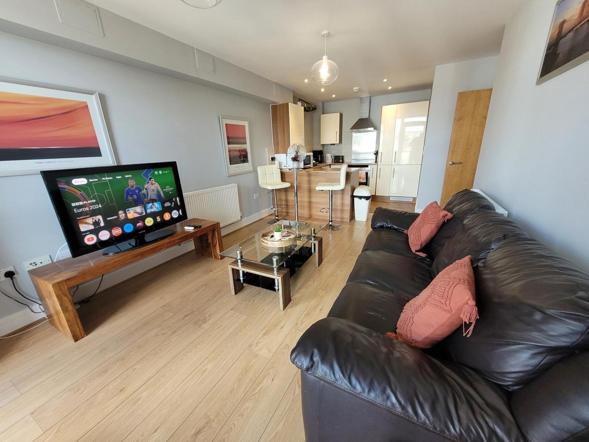 Lesley Court- A Lovely Spacious 2 Bedroom Apartment By Catchpole Stays Chelmsford Buitenkant foto